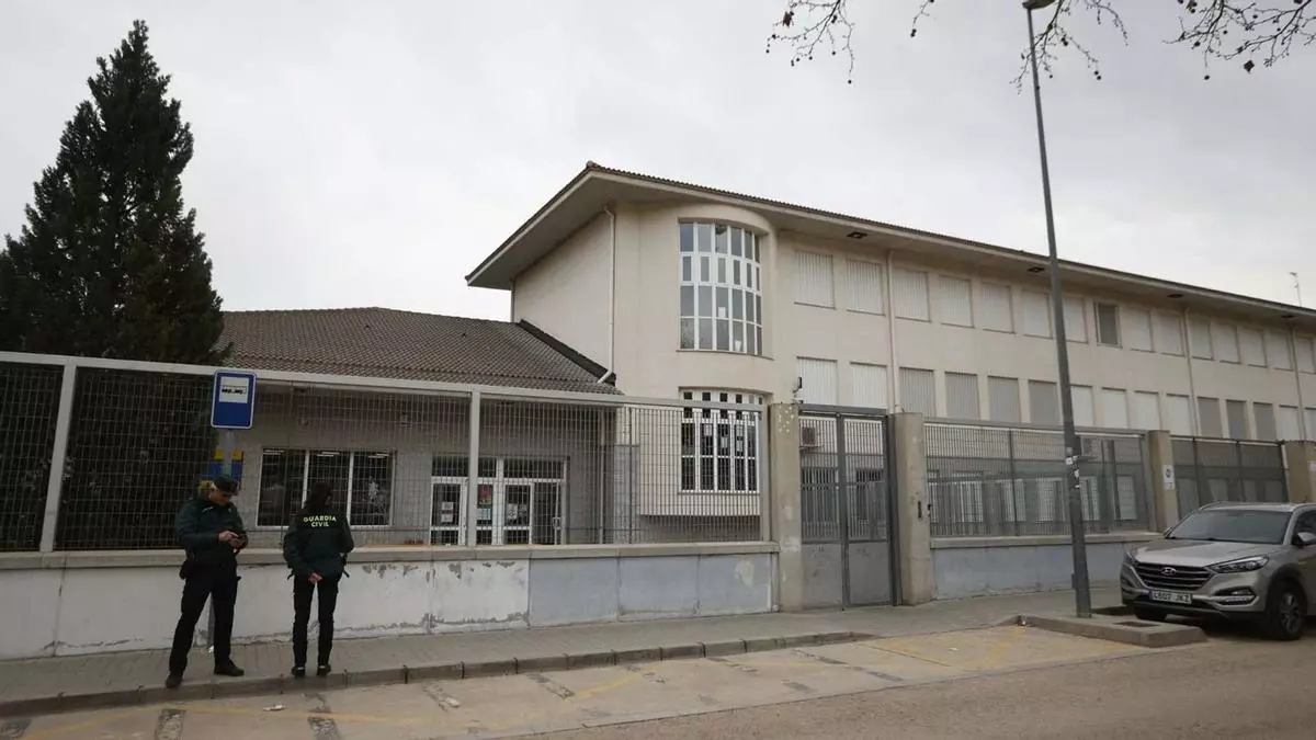La Guardia Civil investiga si el detenido por amenazar colegios de Valencia seguía instrucciones del grupo terrorista pedófilo 764