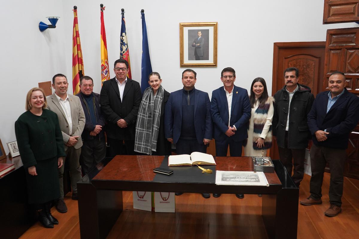 Recepción oficial de representantes de Zacatecas en alcaldía de Ontinyent.