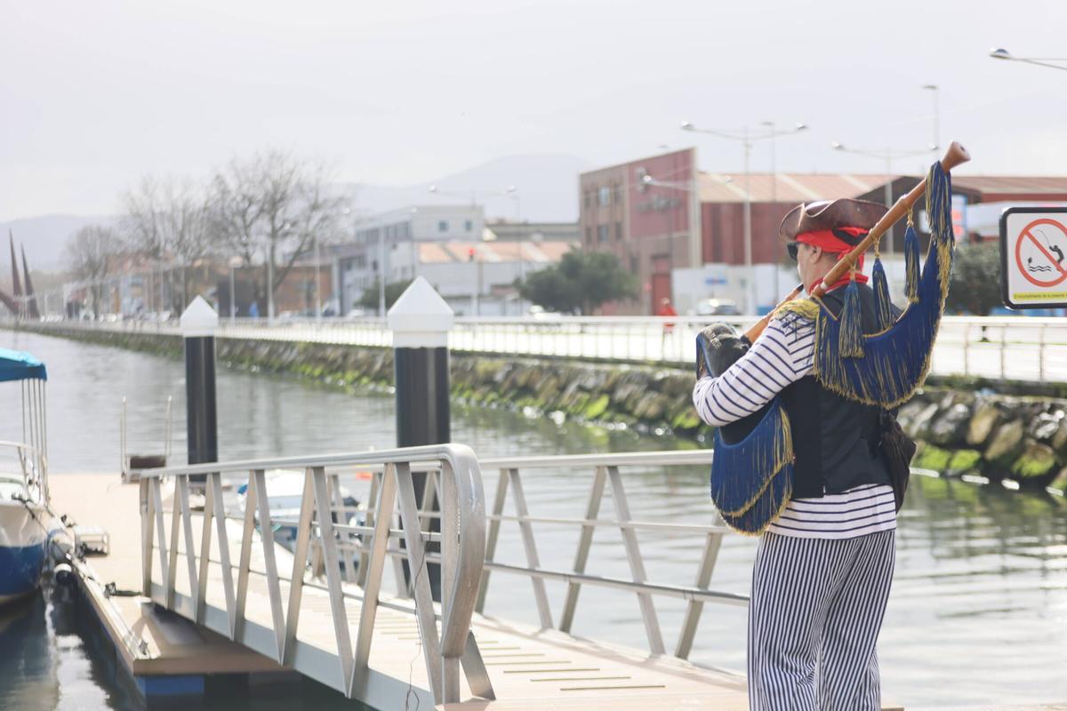 En imágenes: El desembarco de la Sardina abre el Antroxu de Avilés