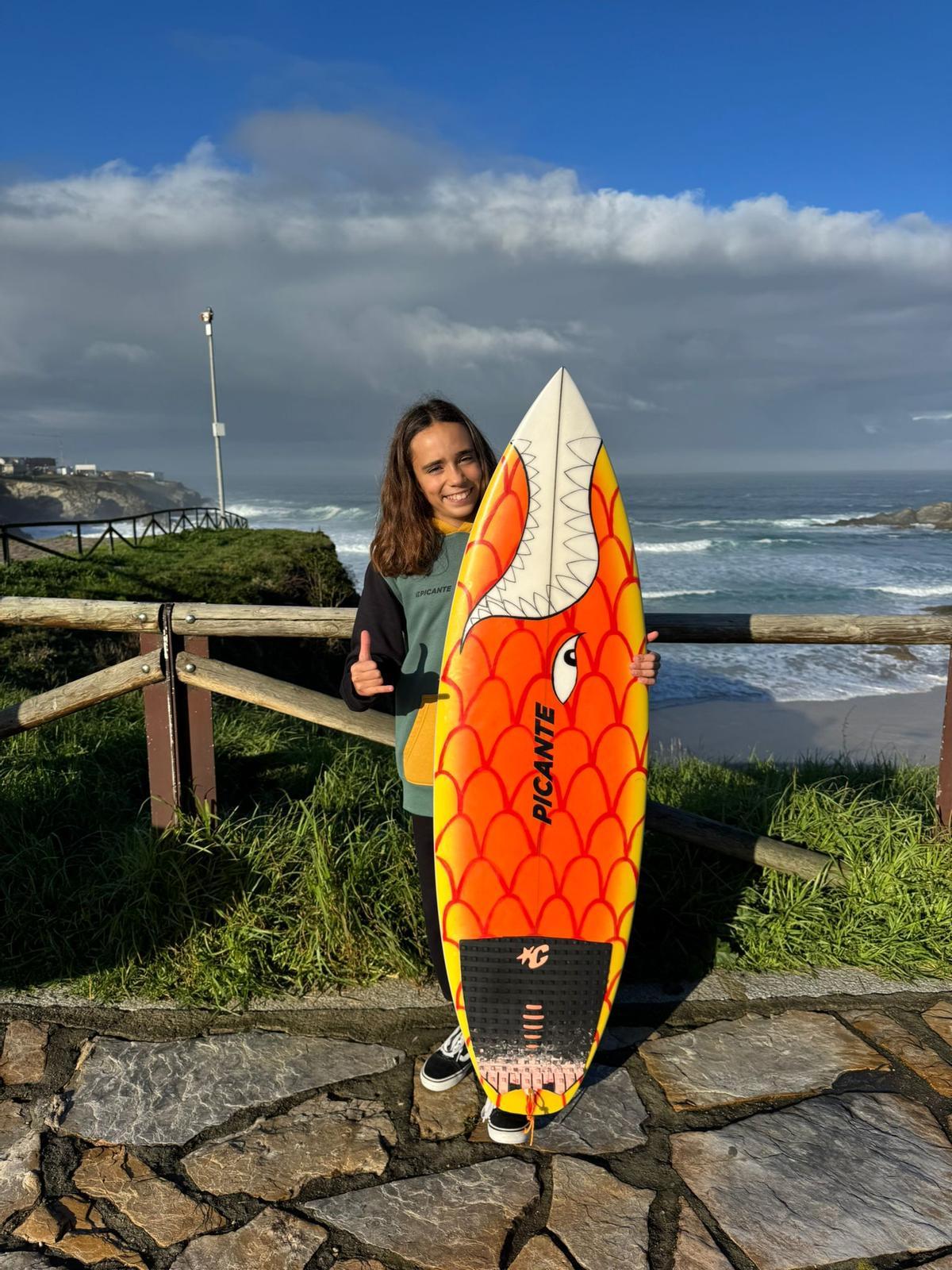 Alicia Herrero, con su tabla.