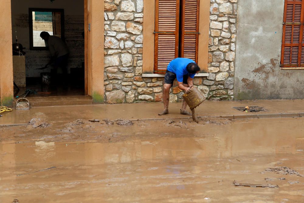 Calles y viviendas destrozadas tras las inundaciones en Sant Llorenç