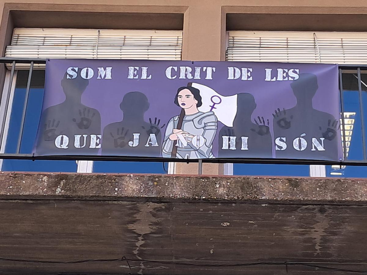 El pòster del Peguera amb el lema "Som el crit de les que ja no hi sòn"