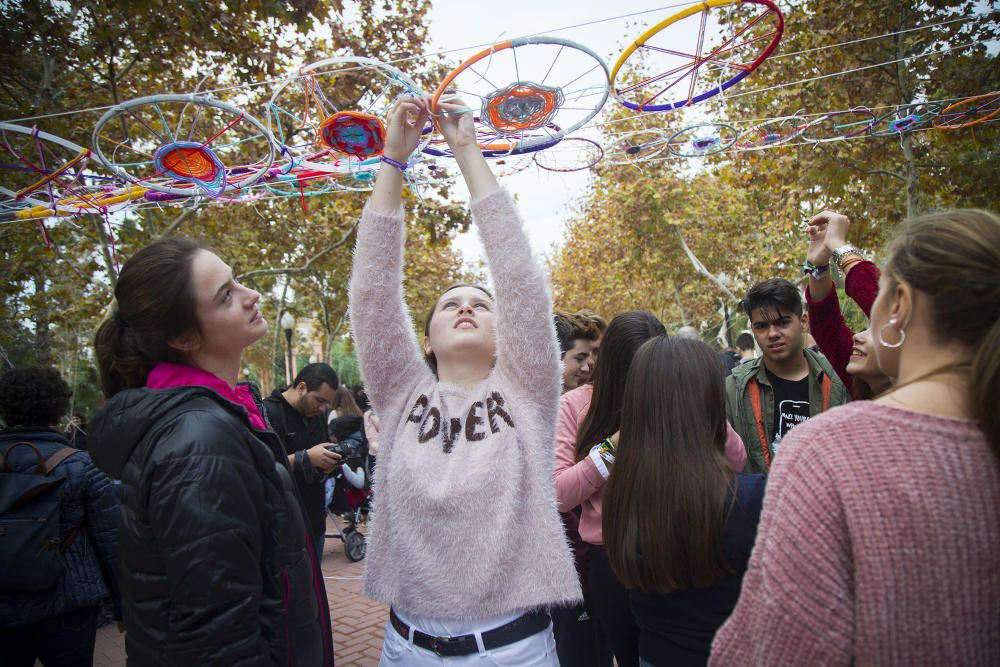 Castelló cubre el Passadís de les Arts con mandalas de lana