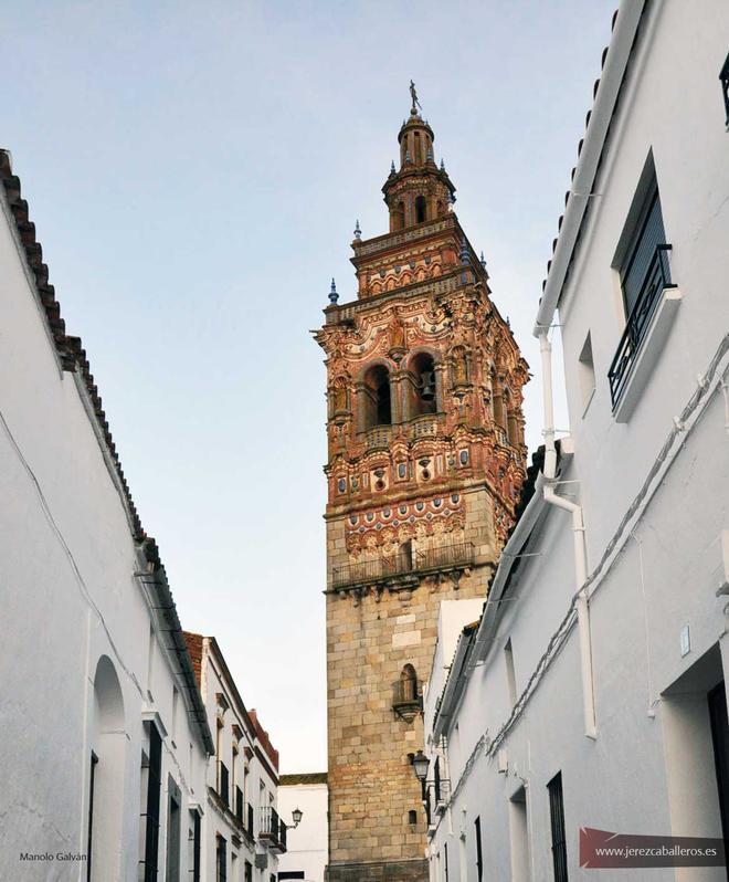 La Torre de San Bartolomé es una de las impresionantes torres de Jerez de los Caballeros (Badajoz)