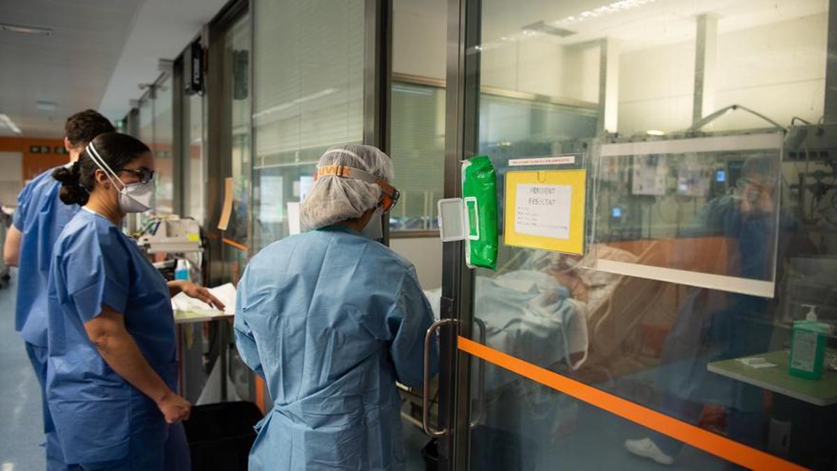 Sanitarios en un hospital durante la pandemia.