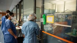"Ya son 15 los años que a los trabajadores sanitarios públicos nos quitan el 5% del salario"