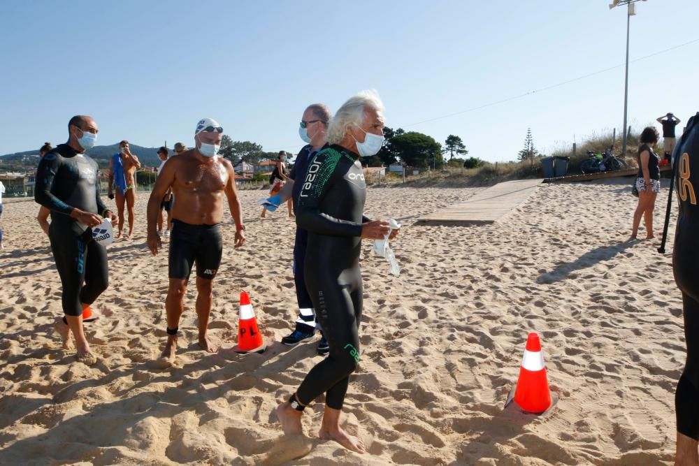 400 nadadores desafían a las aguas de Praia América. // Alba Villar