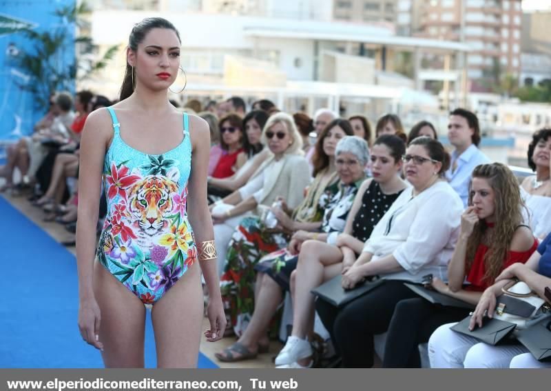 Desfile de moda de baño en el Club Naútico