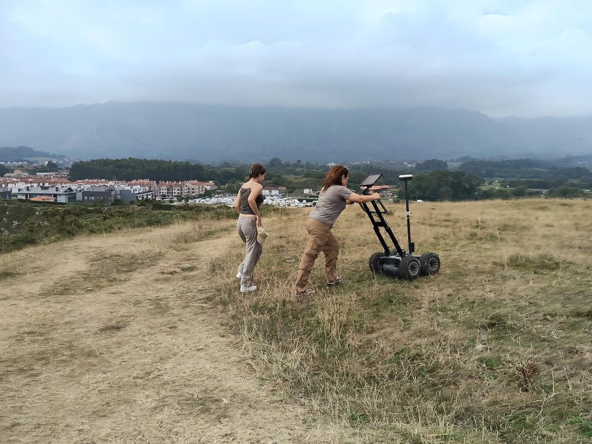 Trabajos con el georradar en la Punta Jarri.