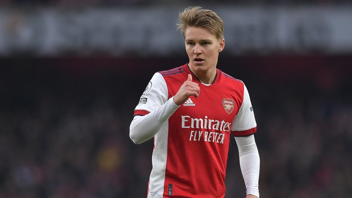 Odegaard en un partido con el Arsenal