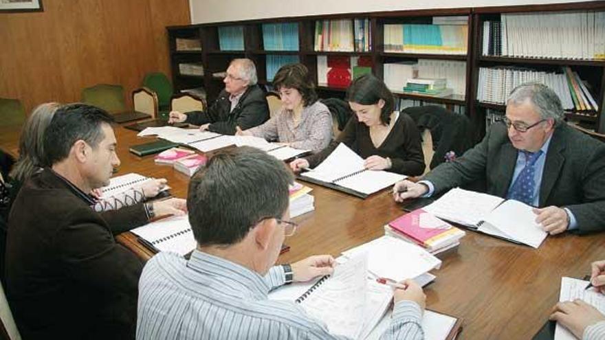 Comisión ejecutiva provincial de la Seguridad Social, presidida por Jesús Blanco.