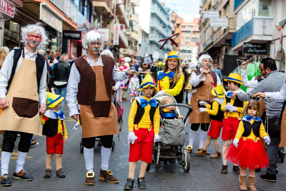 Los más pequeños desfilan en el Carnaval Infantil de Benidorm.