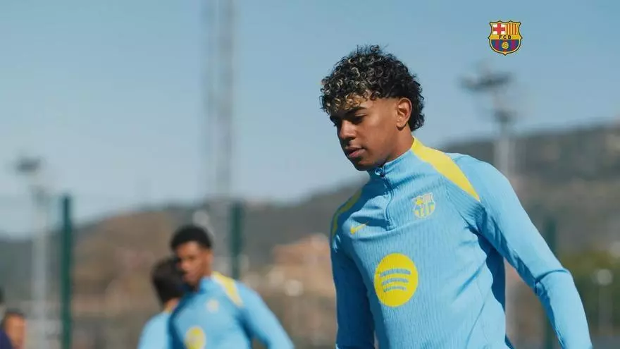 Lamine y Eric se ejercitan con normalidad con el resto del grupo en la sesión de recuperación