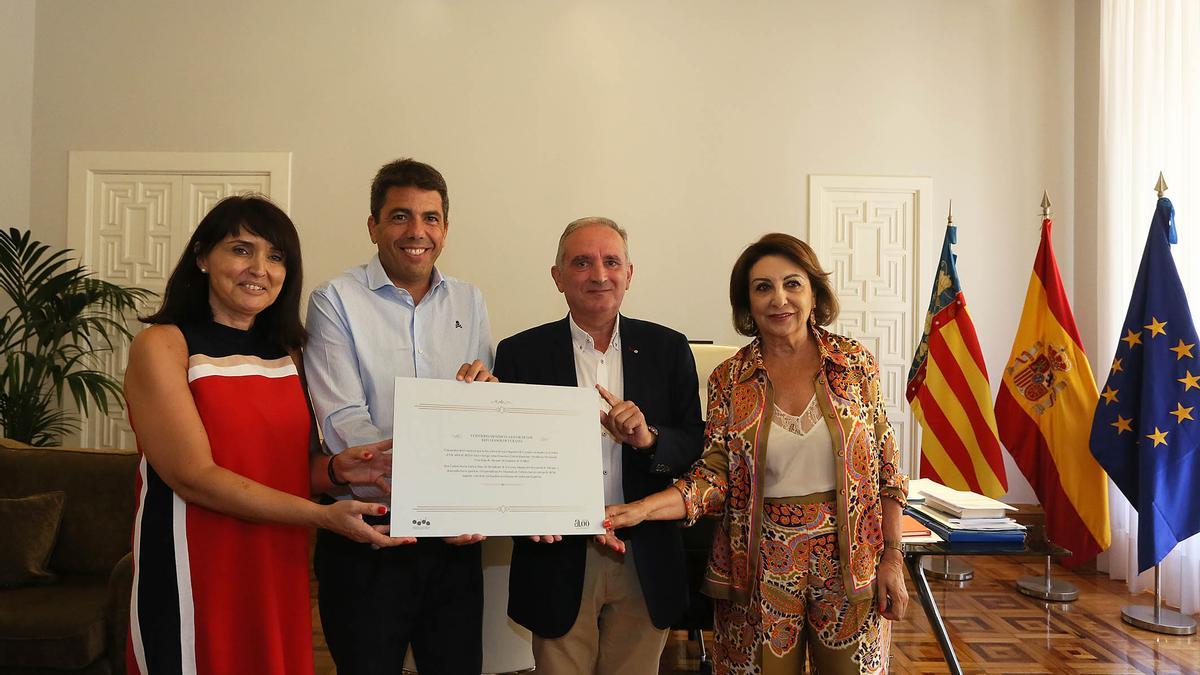 Entrega de la recaudación del concierto de la Diputación de Alicante a Cruz Roja