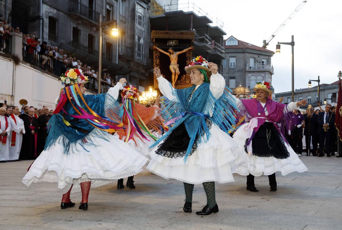 Misa y procesión del Cristo de la Victoria de Vigo, en imágenes
