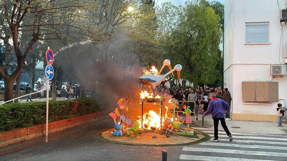 Cremà de la falla del Barrio de los Grupos en Benetússer.