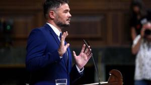 Gabriel Rufián durante el primer pleno y debate de investidura del candidato Feijóo , en el Congreso de los Diputados