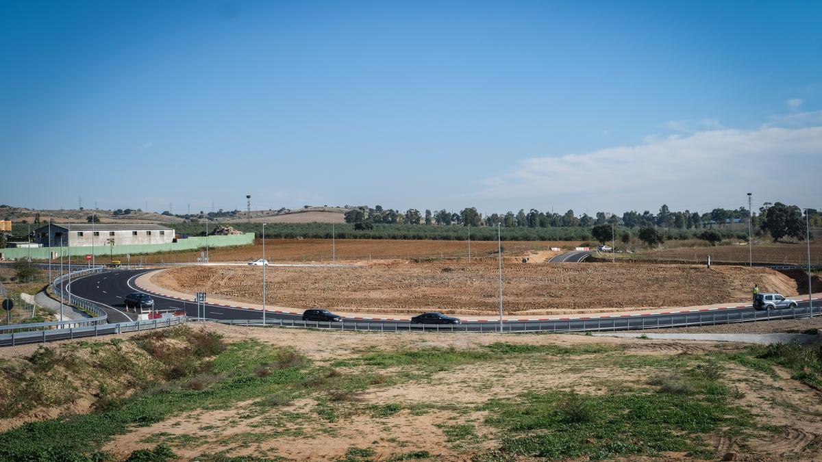 Rotonda en la carretera de Olivenza que conectará el tramo II con el III.