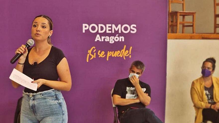 La coordinadora autonómica de Podemos Aragón, durante su discurso.