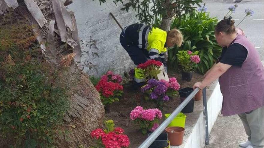 Baiona adorna Baredo para las fiestas de A Cela