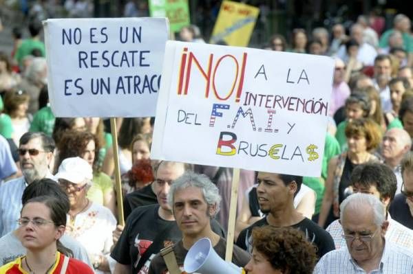 Colectivos y sindicatos salen a la calle unidos contra los recortes