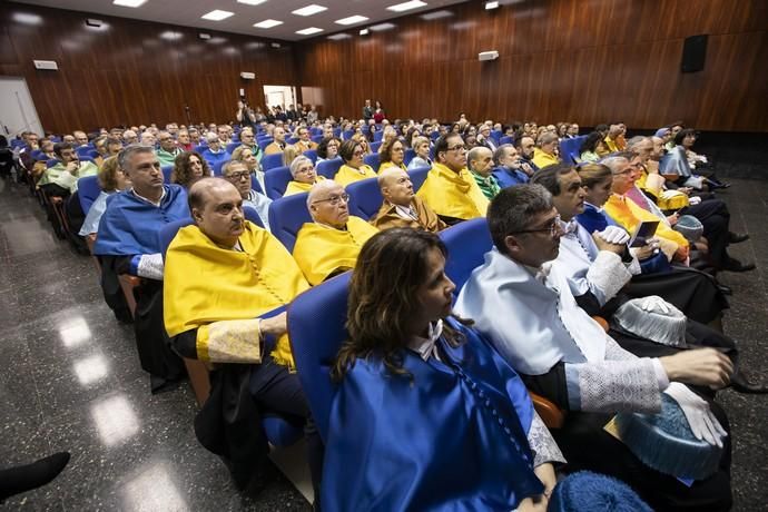 26.01.19. Las Palmas de Gran Canaria. Solemne Acto Académico con motivo de la Investidura de Doctores y Doctoras, que será presidido por el Rector Rafael Robaina. Salón de Actos del Edificio de Ingenierías Industriales y Civiles de la Universidad de Las Palmas de Gran Canaria (Campus de Tafira)  Foto Quique Curbelo