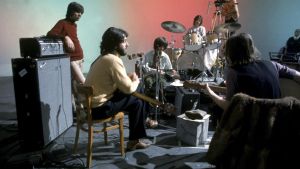 Los Beatles, en el estudio de grabación en 1969.