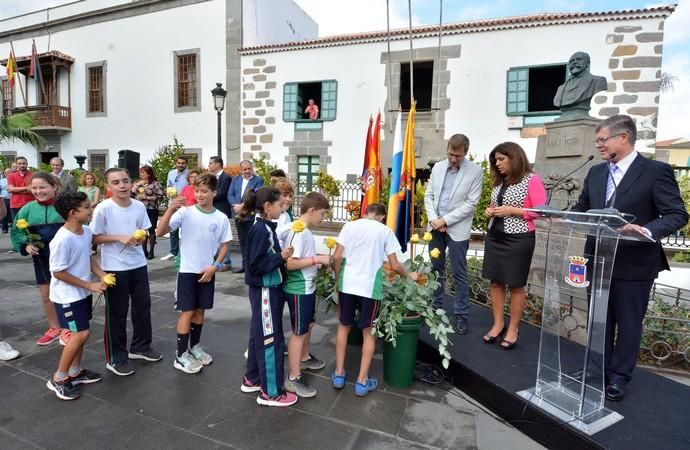 OFRENDA FLORAL 175 AÑOS FERNANDO LEÓN Y CASTILLO