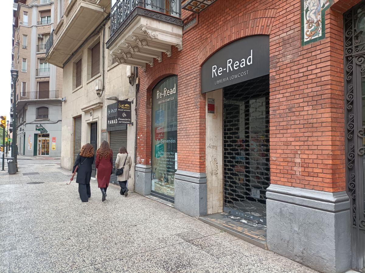 Tras el anuncio de cierre, todos los libros estarán a la venta a mitad de precio.