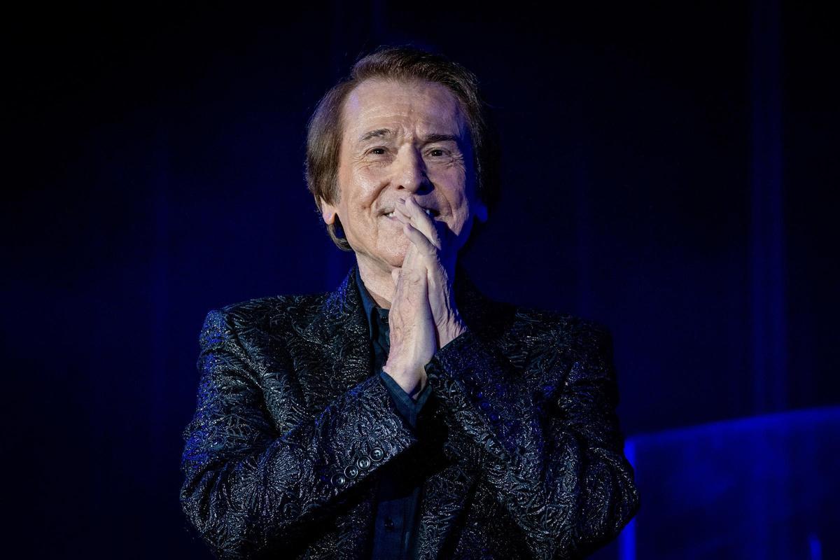 Archivo - El cantante Raphael durante su actuación en la Maestranza, a 15 de septiembre de 2023, en Sevilla, (Andalucía, España). Raphael vuelve a Sevilla, a las "Noches de la Maestranza" con un concierto de su gira de presentación de su último trabajo di
