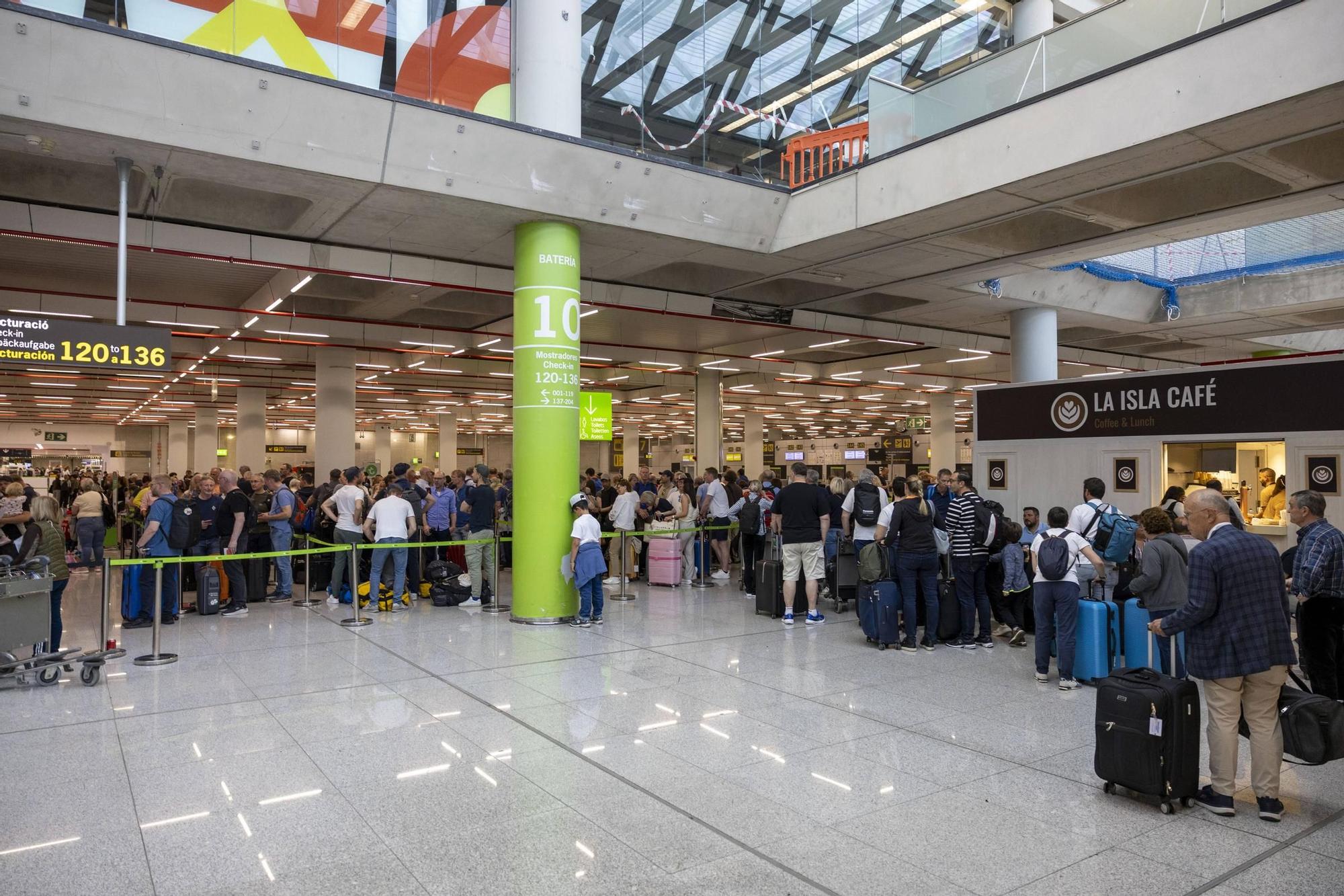 El aeropuerto de Mallorca opera más de 3.000 vuelos durante el puente de mayo