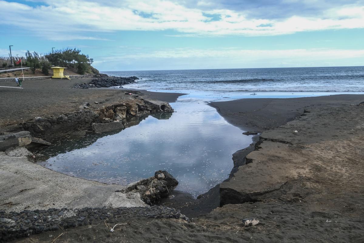 Playa de Hoya del Pozo en Telde tras las lluvias que afectaron a Canarias