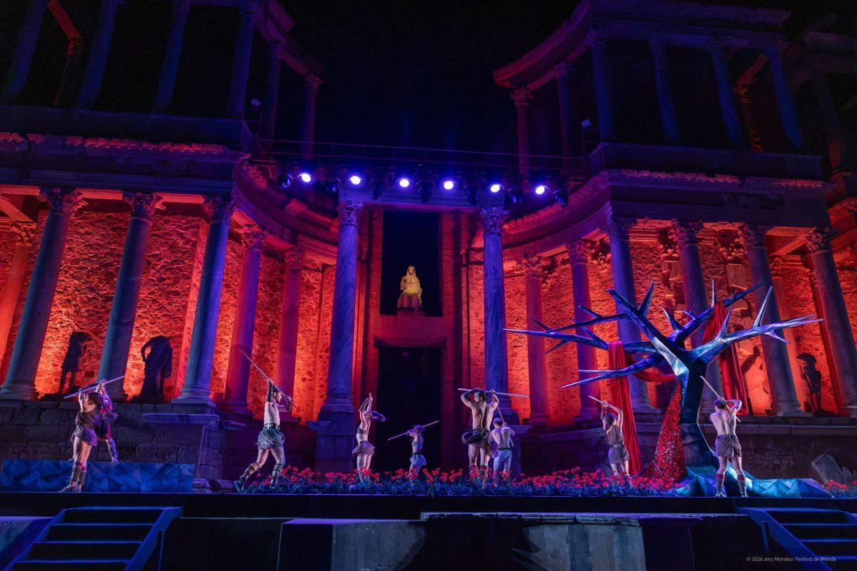 Escena de la obra 'Fedra, en los infiernos", montaje del Festival Internacional de Teatro Clásico de Mérida.
