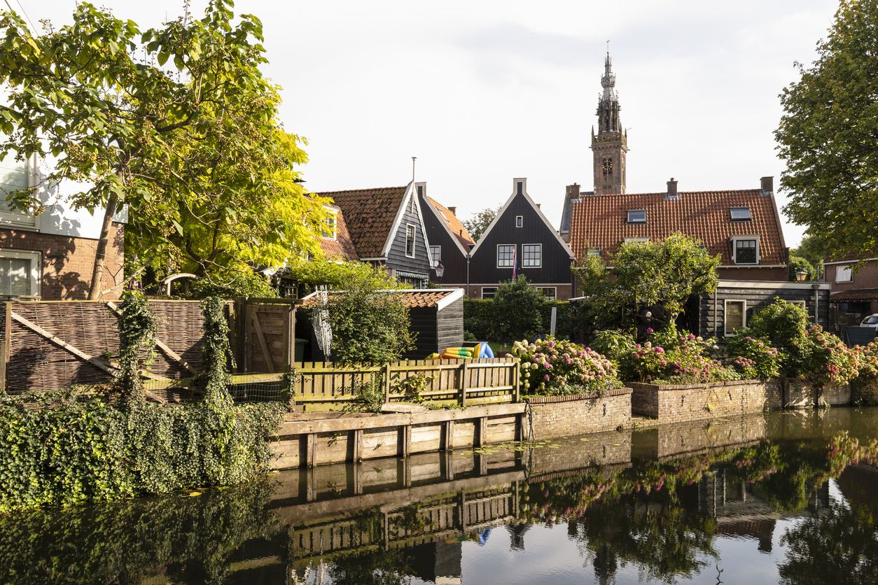 En la edad media se convirtió en un importante puerto comercial de quesos.
