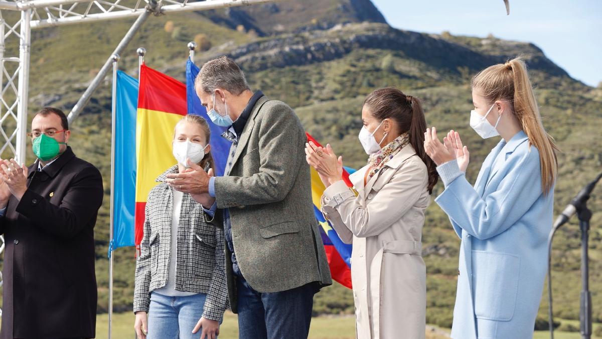 Pueblo Ejemplar 2021: La Familia Real visita Santa María del Puerto, en Somiedo