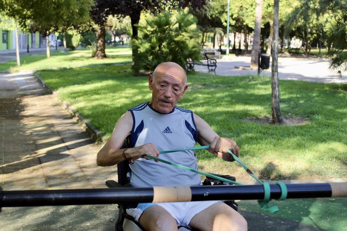 José Luis Alonso practica un ejercicio en la zona adaptada.