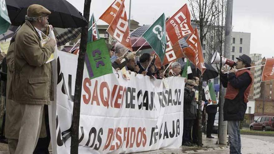 La Junta amaga con intervenir la Caja Rural y romper el SIP de Caja Badajoz
