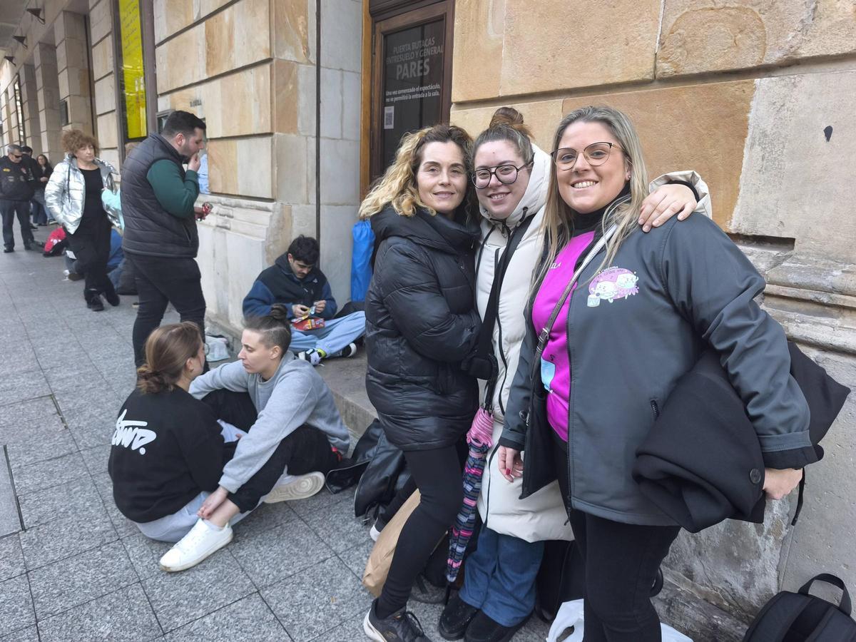 Las colas para el concurso de charangas, en imágenes