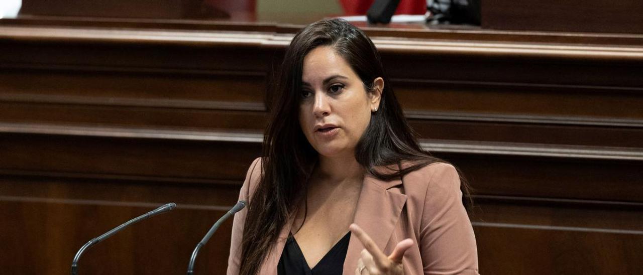 Vidina Espino denuncia que el Parlamento haya retirado de su página web el contrato de la compra de los 85 sillones