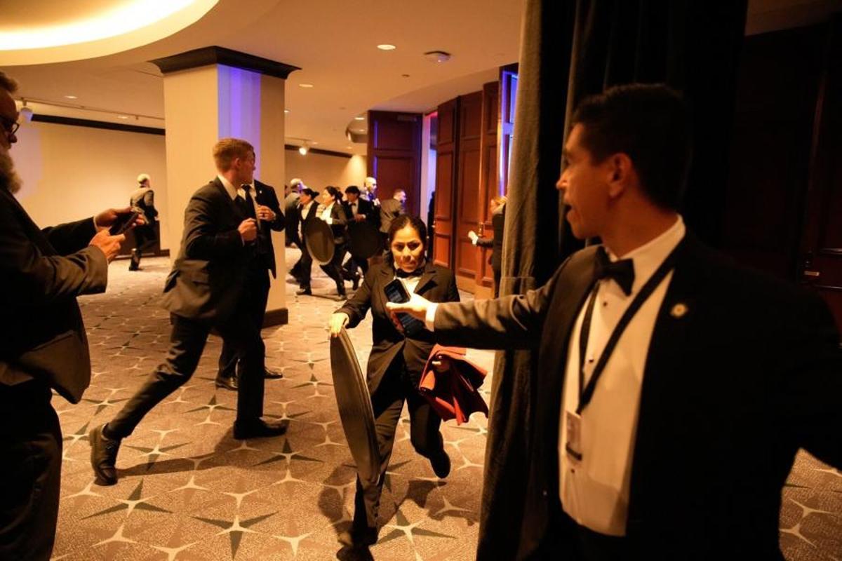 Trump, evacuado ileso de la cena de corresponsales de la Casa Blanca tras un intento de atentado.