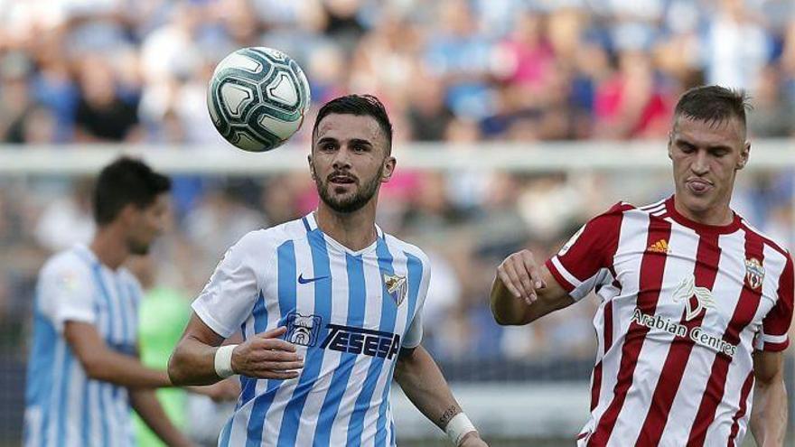 Sadiku durante su primer partido como jugador del Málaga CF, el pasado 7 de septiembre en La Rosaleda frente el Almería .