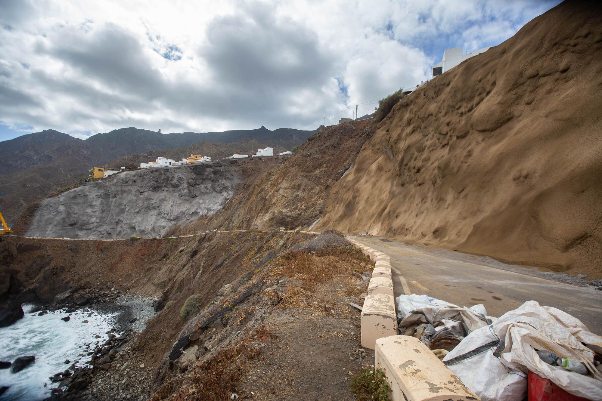 Obras en el talud de Almáciga