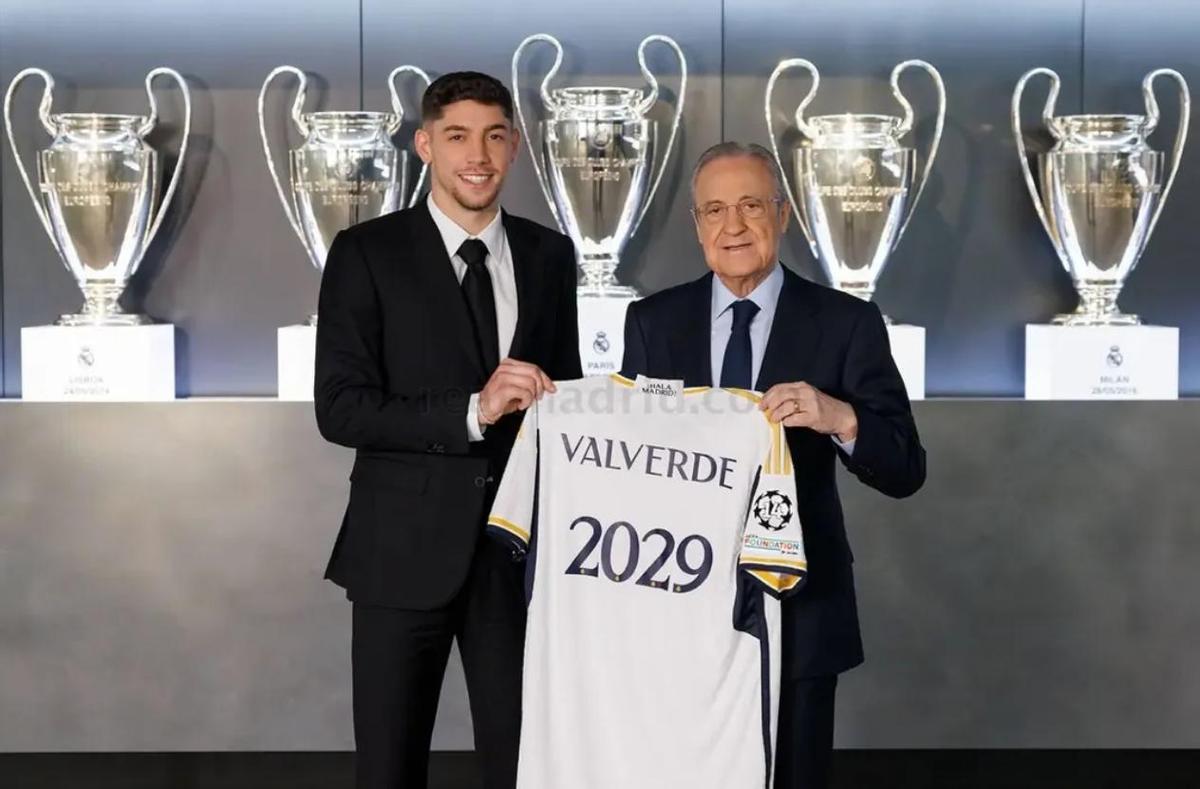Fede Valverde y Florentino Pérez, el día de la renovación del uruguayo con el Real Madrid.