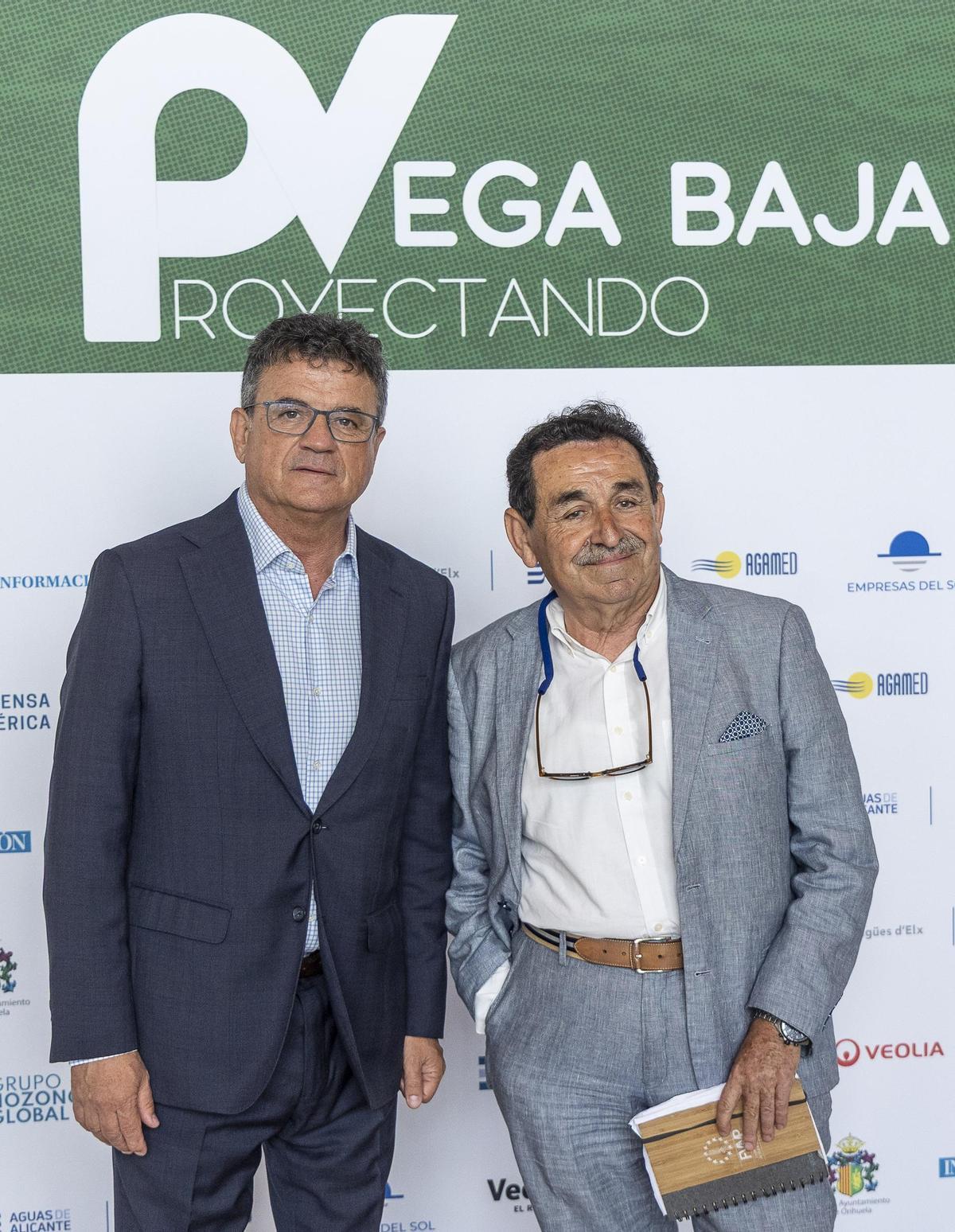 Manuel Mestre, portavoz de Vox en Orihuela y Toni Cabot, director de INFORMACIÓN Manuel Mestre, portavoz de Vox en Orihuela y Toni Cabot, director de INFORMACIÓN