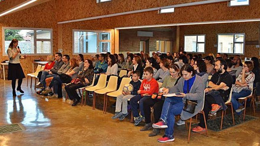 Famílies participants en una sessió de l&#039;Escola de Pares i Mares de Berga