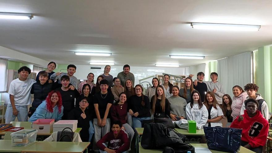 Del taller a la clínica dental: los alumnos de FP del Silos intercambian ciclos por un día