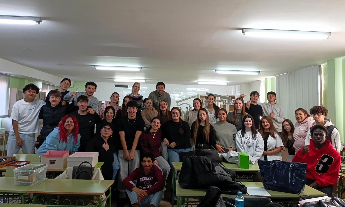 Del taller a la clínica dental: los alumnos de FP del Silos intercambian ciclos por un día