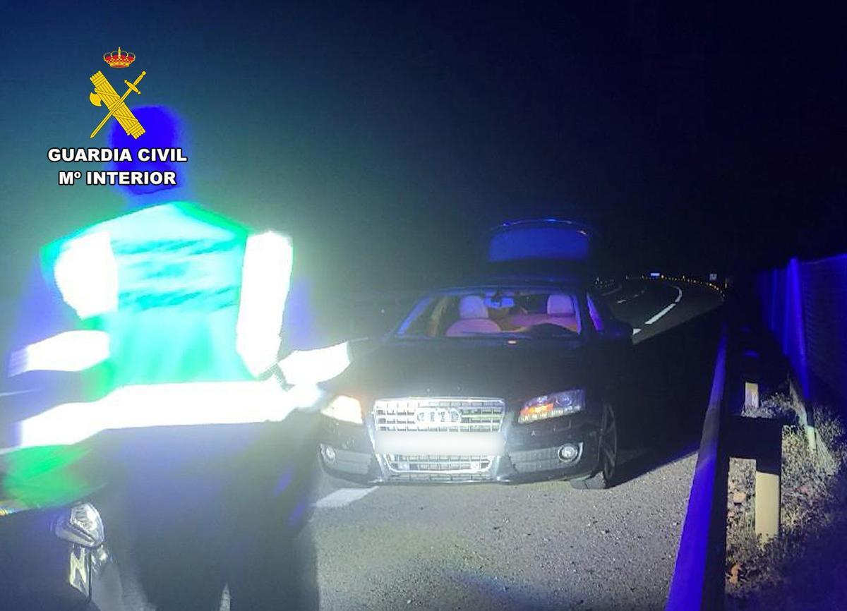 Coche interceptado por la Guardia Civil