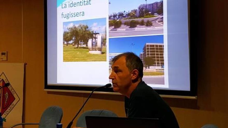 el salón de actos de la biblioteca municipal de vinaròs acogió una charla sobre el concepto del patrimonio cultural en la localidad vinarocense que corrió a cargo del experto Sergi Ferreres. Este acto están enmarcado dentro del programa conmemorativo que el Ayuntamiento de Vinaròs ha preparado por el 774 aniversario del otorgamiento de la Carta Pobla, que se celebrará el 29 de septiembre. j. j. benito vinaròs