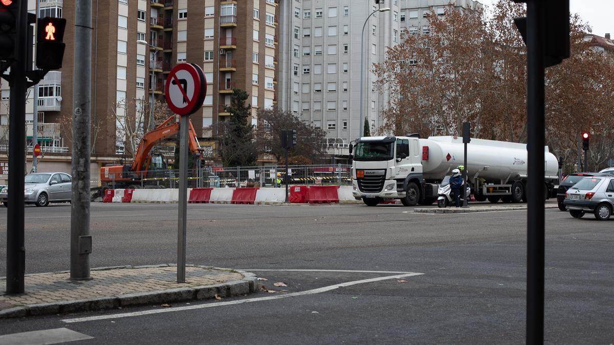 Obras de acometida de las tuberías de la red de calor en Federico Cantero Villamil